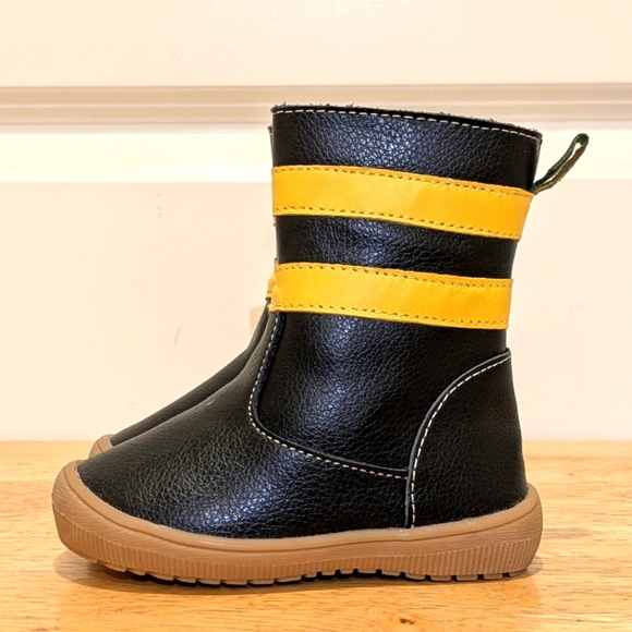 Outrageously Cute OutBak's 6/7 Children's Faux Leather Zip Boots - Picture 10 of 10